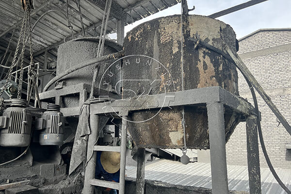 Réservoir d'acide liquide pour la production d'engrais phosphatés